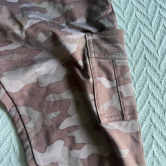 PINK Camo leggings - Picture 7 of 10